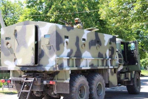 Военные журналисты побывали в "зачищенной" Марьинке: фоторепортаж