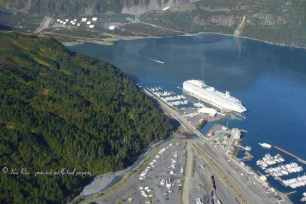 На Аляске существует город, население которого живет в одной высотке На Аляске существует город, население которого живет в одной высотке