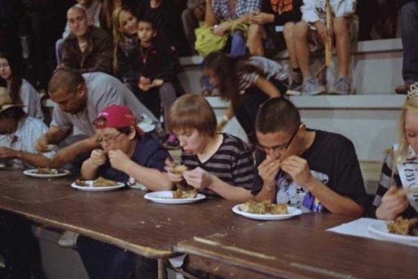 В штате Техас ежегодно проводят Фестиваль гремучих змей В штате Техас ежегодно проводят Фестиваль гремучих змей