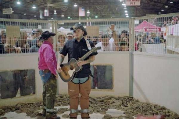 В штате Техас ежегодно проводят Фестиваль гремучих змей В штате Техас ежегодно проводят Фестиваль гремучих змей