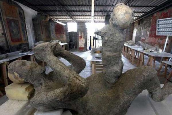 Археологи обнаружили тела жителей Помпеи под окаменевшей лавой Везувия 