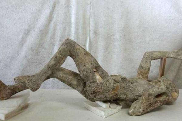 Археологи обнаружили тела жителей Помпеи под окаменевшей лавой Везувия 