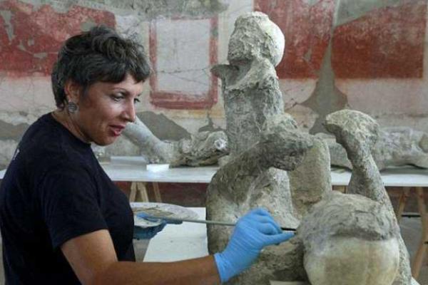 Археологи обнаружили тела жителей Помпеи под окаменевшей лавой Везувия 