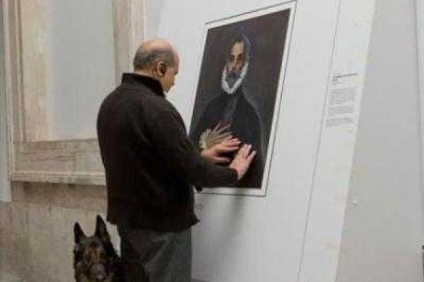 В Мадриде начала работу выставка картин для незрячих людей В Мадриде начала работу выставка картин для незрячих людей