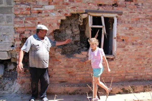 Военные журналисты побывали в "зачищенной" Марьинке: фоторепортаж