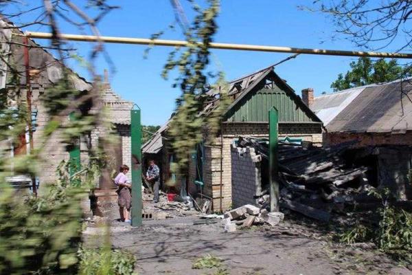 Военные журналисты побывали в "зачищенной" Марьинке: фоторепортаж