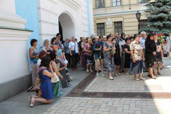 В Киеве в последний путь проводили "азовца", погибшего вблизи Мариуполя  В Киеве в последний путь проводили "азовца", погибшего вблизи Мариуполя