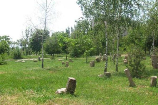 В мариупольском парке созданы действующие солнечные часы 