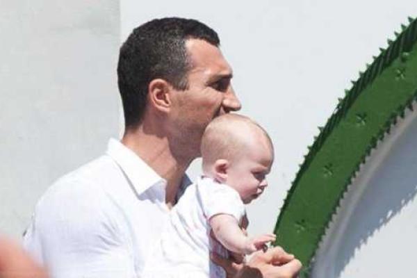 В Киево-Печерской Лавре прошло таинство крещения дочери Владимира Кличко