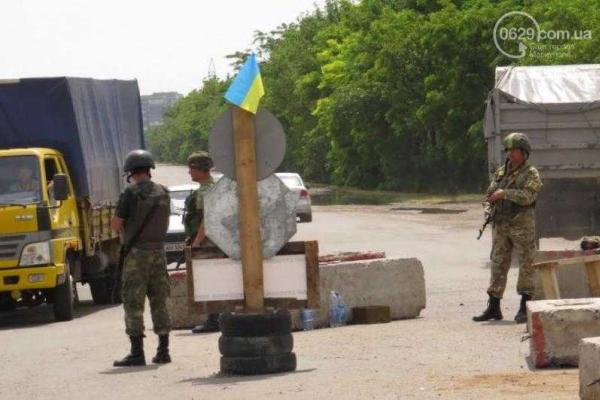 Руководство Нацгвардии и волонтеры помогли бойцам пострадавшего от непогоды блокпоста в Мариуполе 