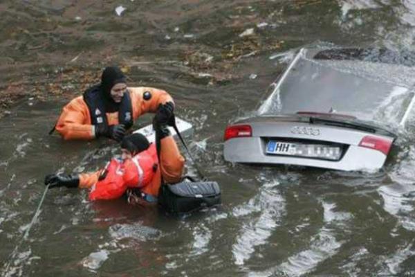 Шокирующая фотоподборка: трагические последствия наводнения в Тбилиси