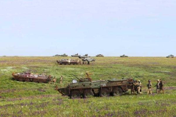 Под Николаевом продолжаются военные учения ВДВ ВСУ
