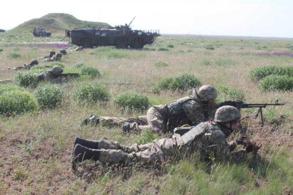 Под Николаевом продолжаются военные учения ВДВ ВСУ