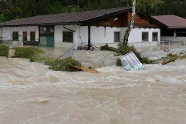 Шокирующая фотоподборка: трагические последствия наводнения в Тбилиси