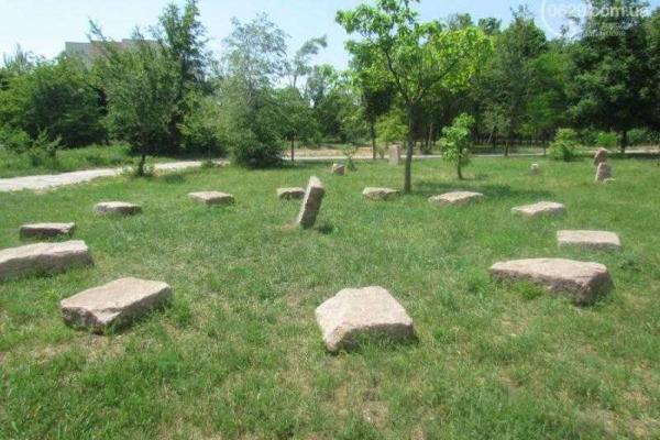 В мариупольском парке созданы действующие солнечные часы 