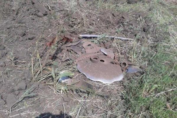 На Луганщине тракторист "получил" опасный подарок от террористов На Луганщине тракторист "получил" опасный подарок от террористов