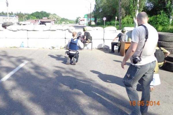 Фотоальбом: будни журналистов в зоне АТО Фотоальбом: будни журналистов в зоне АТО