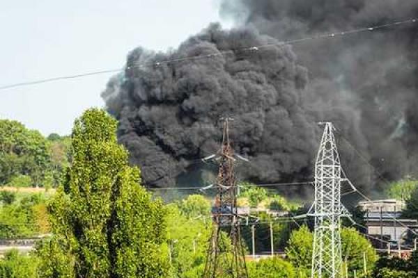 В Харькове масштабный пожар: горят гаражи, есть пострадавшие В Харькове масштабный пожар: горят гаражи, есть пострадавшие