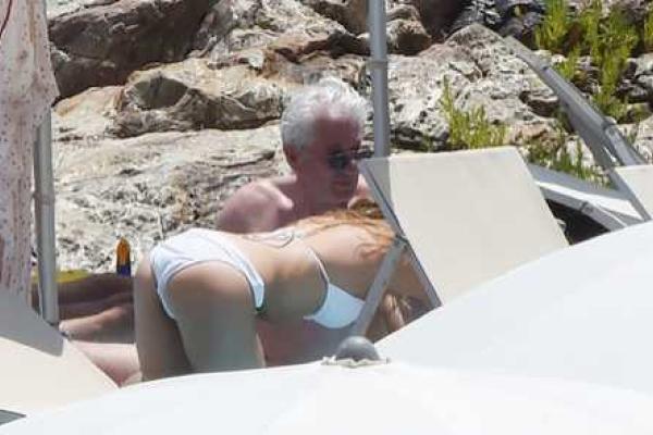 Седовласый Ричард Гир нежится в объятиях молодой возлюбленной