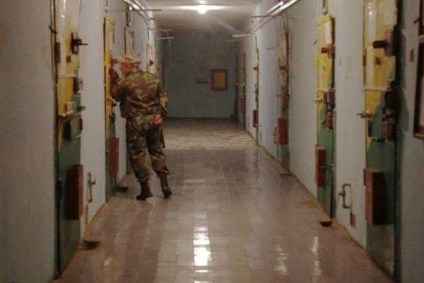 Жизнь за решеткой: Как живут зэки в зоне АТО Жизнь за решеткой: Как живут зэки в зоне АТО