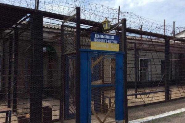 Жизнь за решеткой: Как живут зэки в зоне АТО Жизнь за решеткой: Как живут зэки в зоне АТО