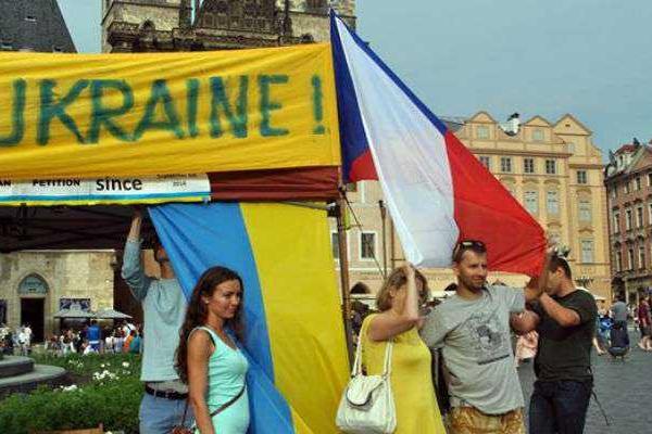 Чучело Путина "красуется" на символическом майдане в центре Праги