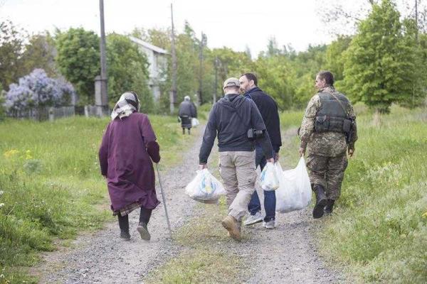 Жизнь в зоне АТО: за что люди ругают военных, сепаратистов и Россию - Яна Седова