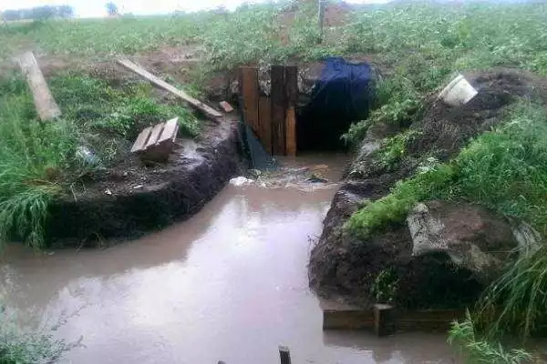 Волонтеры: после сильного ливня из блиндажей вокруг Мариуполя... выплывали Волонтеры: после сильного ливня из блиндажей вокруг Мариуполя... выплывали