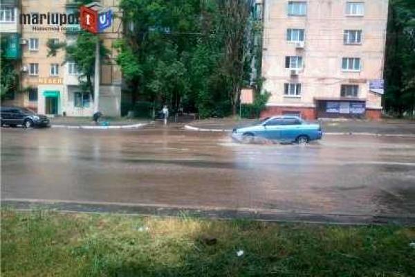 Волонтеры: после сильного ливня из блиндажей вокруг Мариуполя... выплывали