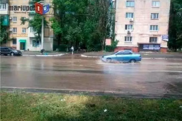 Волонтеры: после сильного ливня из блиндажей вокруг Мариуполя... выплывали Волонтеры: после сильного ливня из блиндажей вокруг Мариуполя... выплывали