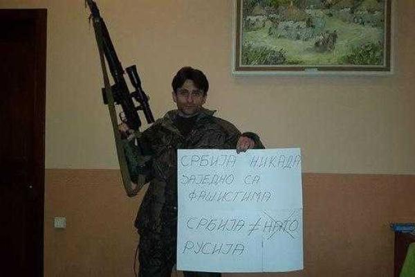 Сербский наемник в Донецке "сражается с преступниками из НАТО" Сербский наемник в Донецке "сражается с преступниками из НАТО"
