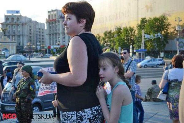 Переселенцы с Донбасса протестуют против новых правил пересечения линии разграничения Переселенцы с Донбасса протестуют против новых правил пересечения линии разграничения