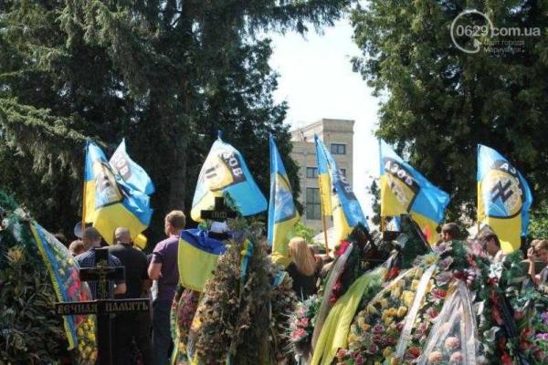 В Киеве в последний путь проводили "азовца", погибшего вблизи Мариуполя  В Киеве в последний путь проводили "азовца", погибшего вблизи Мариуполя