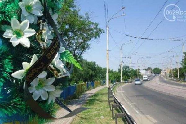 В Мариуполе почтили память пограничников, погибших в городе ровно год назад В Мариуполе почтили память пограничников, погибших в городе ровно год назад