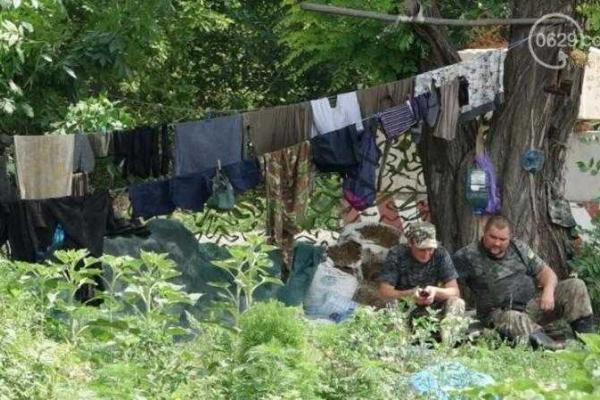 Руководство Нацгвардии и волонтеры помогли бойцам пострадавшего от непогоды блокпоста в Мариуполе 