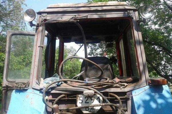 На Луганщине тракторист "получил" опасный подарок от террористов На Луганщине тракторист "получил" опасный подарок от террористов