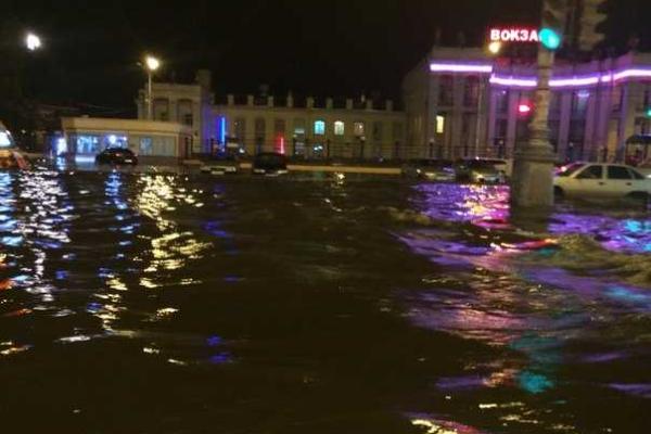 Стихия лютует в российском Воронеже Стихия лютует в российском Воронеже