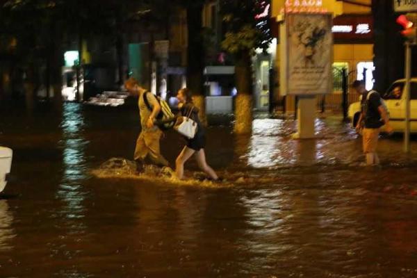 Стихия лютует в российском Воронеже Стихия лютует в российском Воронеже