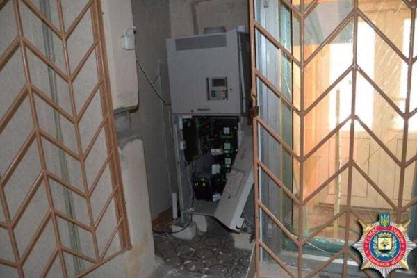 Злоумышленники на Донетчине взорвали банкомат, но не успели похитить деньги