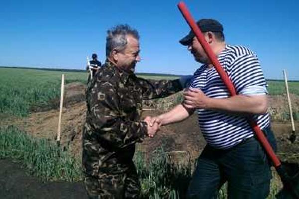 Чиновники Мариуполя вложили свою лепту в возведение фортификационных сооружений вокруг города