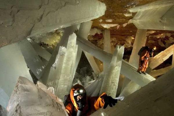 Пещера гигантских кристаллов в Мексике 