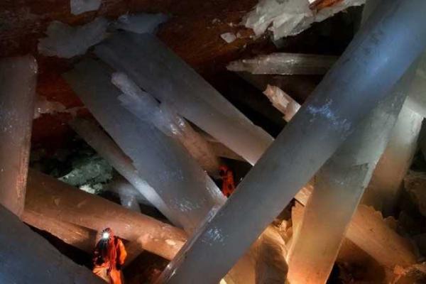 Пещера гигантских кристаллов в Мексике 