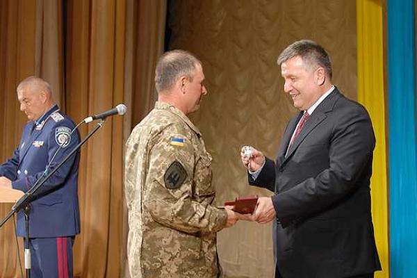 Аваков вручил награды защитникам Украины 