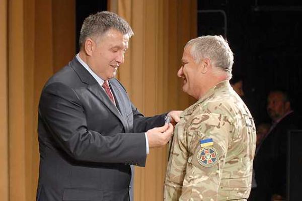 Аваков вручил награды защитникам Украины 