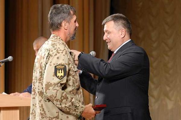 Аваков вручил награды защитникам Украины 