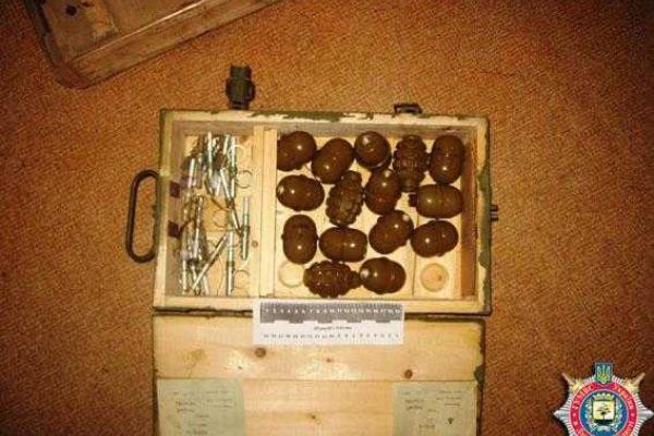 Жители многоэтажного дома в Артемовске жили буквально "на пороховой бочке"