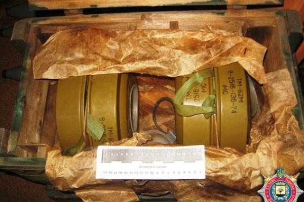 Жители многоэтажного дома в Артемовске жили буквально "на пороховой бочке"