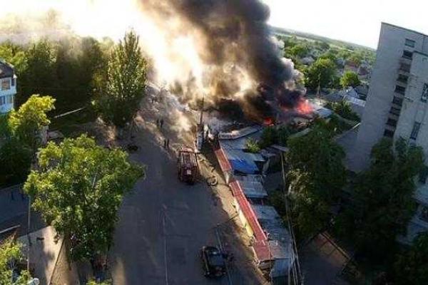 Соцсети: В Донецке в результате обстрела горел Октябрьский рынок