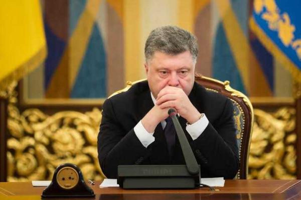 Порошенко вручил награды легендарным "киборгам", выжившим и погибшим защитникам ДАП Порошенко вручил награды легендарным "киборгам", выжившим и погибшим защитникам ДАП