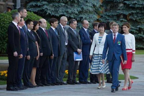 В Киев прибыла большая делегация японских чиновников во главе с Премьер-министром В Киев прибыла большая делегация японских чиновников во главе с Премьер-министром